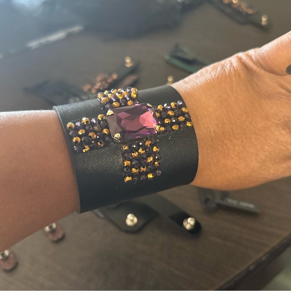 Beaded cross leather cuff. - Picture 3 of 4